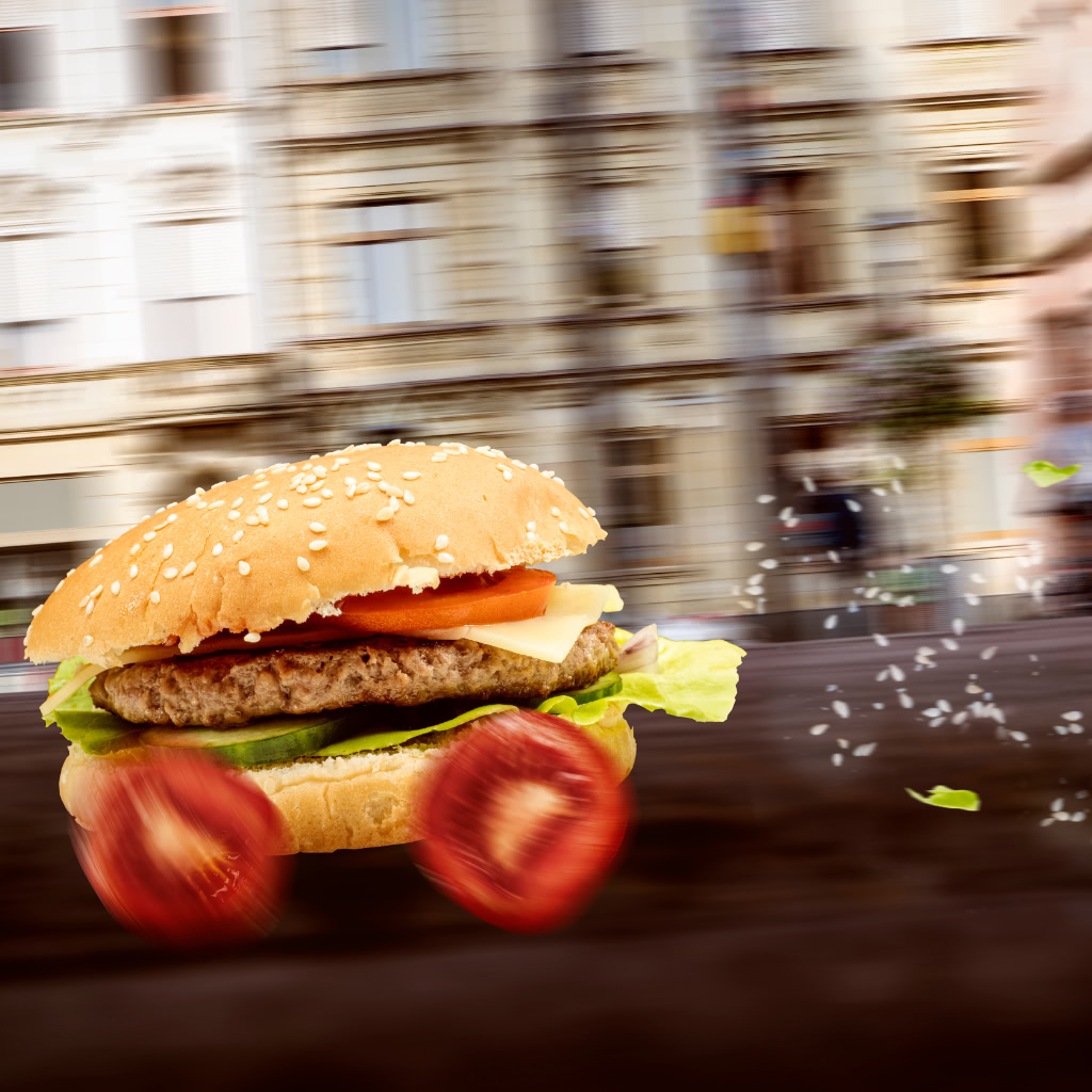 Burger auf dem Weg zum Kunden